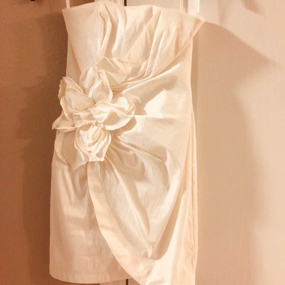 Cache off-white strapless dress
